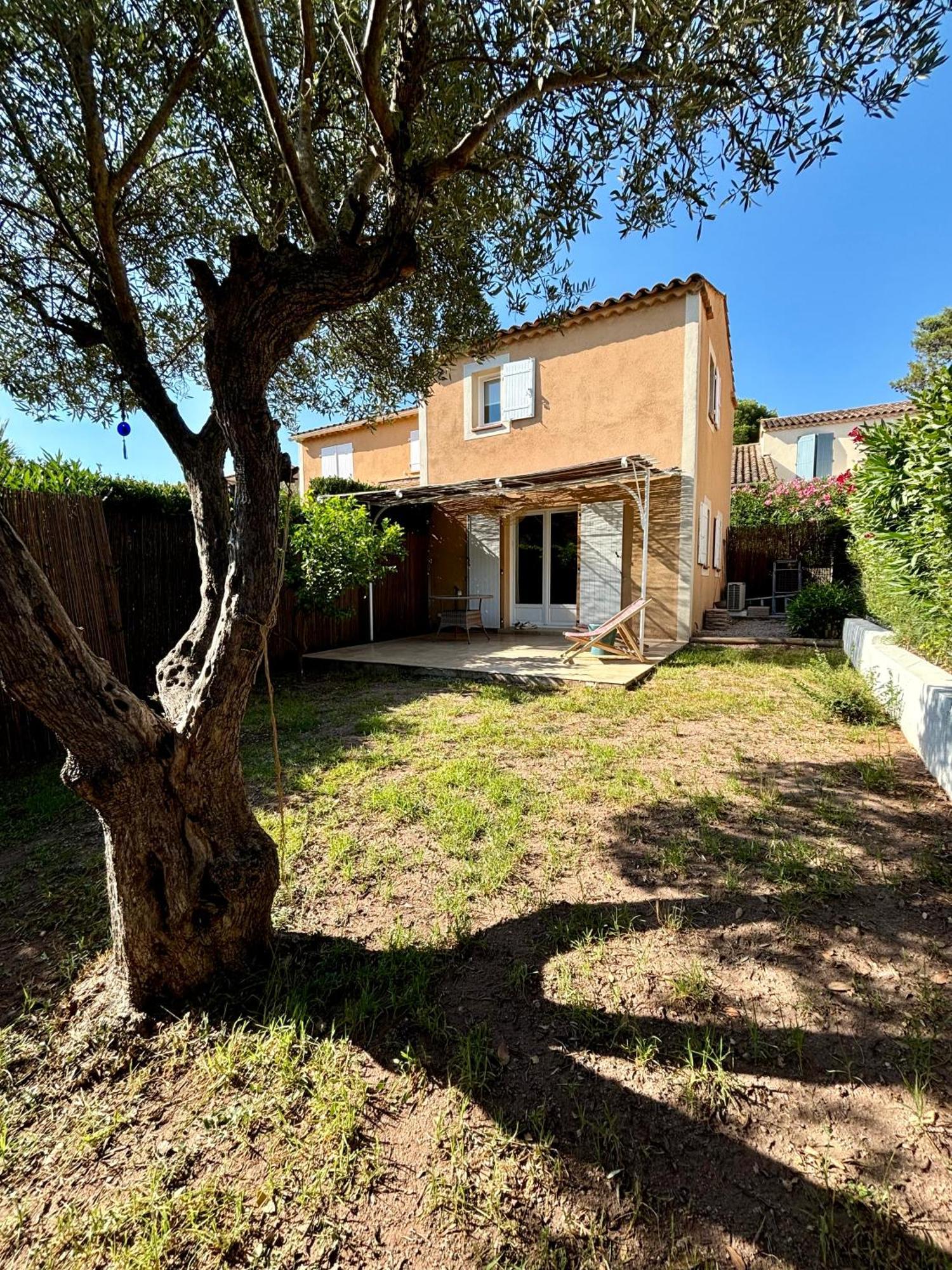 Bastidon Paisible Dans Residence Avec Piscine Fréjus 外观 照片