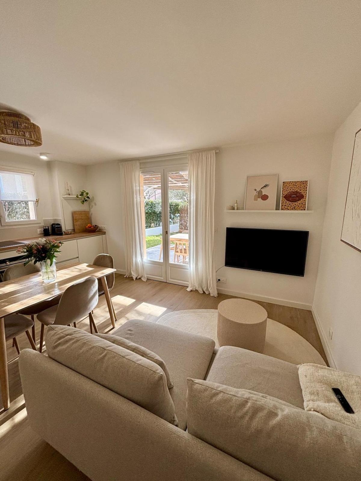 Bastidon Paisible Dans Residence Avec Piscine Fréjus 外观 照片